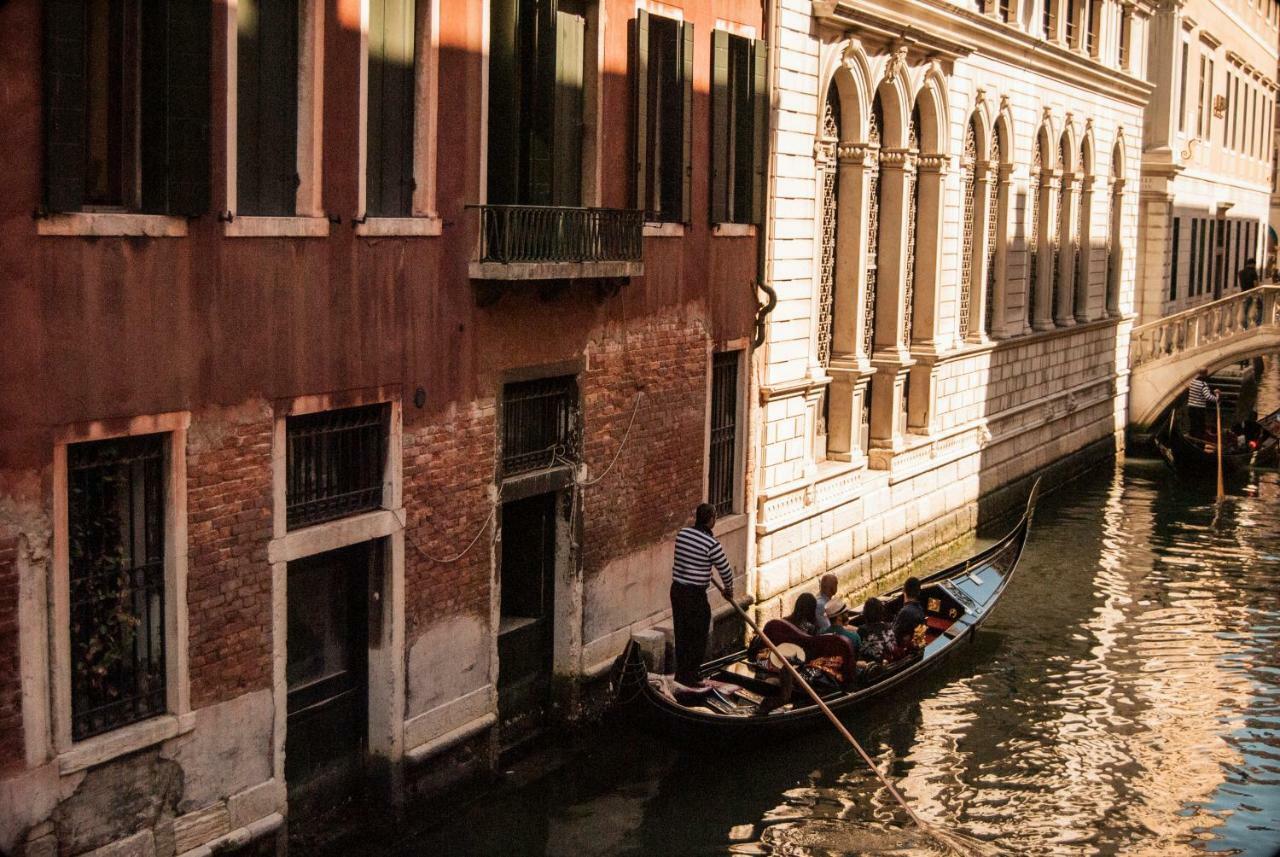 Отель Palazzo Orseolo- Gondola View Венеция Экстерьер фото