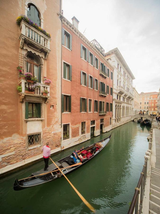 Отель Palazzo Orseolo- Gondola View Венеция Экстерьер фото